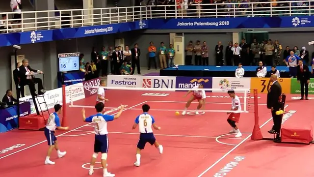 Saat Tim sepak takraw putra Indonesia melawan Korea Selatan