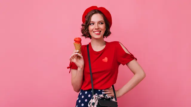 Outfit Merah dan Biru