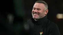 Mantan kapten Inggris, Wayne Rooney, tersenyum saat bekerja untuk TV menjelang pertandingan League Phase Liga Champions UEFA antara Liverpool dan Real Madrid di Anfield, Liverpool, barat laut Inggris pada 4 November 2025. (Paul ELLIS/AFP)