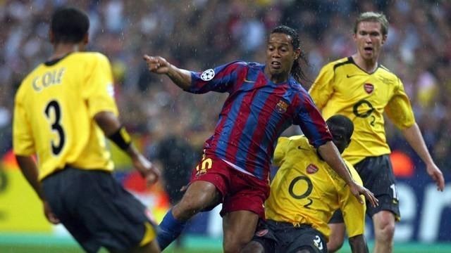 17 Mei 2006 di Stade de France berlangsung final antara Barcelona melawan Arsenal. Arsenal harus bermain dengan 10 orang usai Jens Lehmann mendapatkan kartu merah usai hentikan pergerakan Samuel Eto'o. Barcelona berhasil keluar sebagai juara usai men...