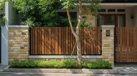 7 Inspirasi Pagar Rumah Kampung Tampak Mewah, Sulap Hunian Jadi Elegan dan Modern