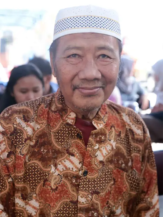 Lantas siapa berjasa hingga kembali memeluk muslim. Cahyono mengaku banyak dialog tentang Islam dengan raja dangdut Rhoma Irama. Hingga akhirnya memutuskan mualaf. Ia juga mempelajari buku-buku islam untuk menambah kajiannya. (Deki Prayoga/Bintang.com)