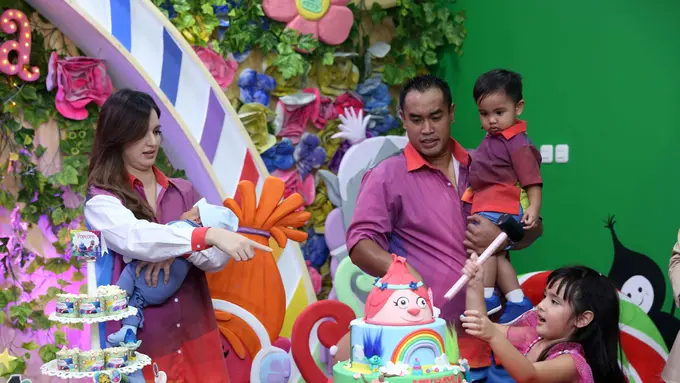 [Bintang] Ultah Mikhayla ke-5, Anak Nia Ramadani