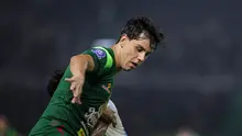 Pemain Persebaya Surabaya,&nbsp;Bruno Moreira saat bertanding melawan PSIM Yogyakarta&nbsp;pada BRI Super League 2025/2026 di Stadion Gelora Bung Tomo, Surabaya,&nbsp;Jumat (8/8/2025). (Bola.com/Abdul Aziz)&nbsp;