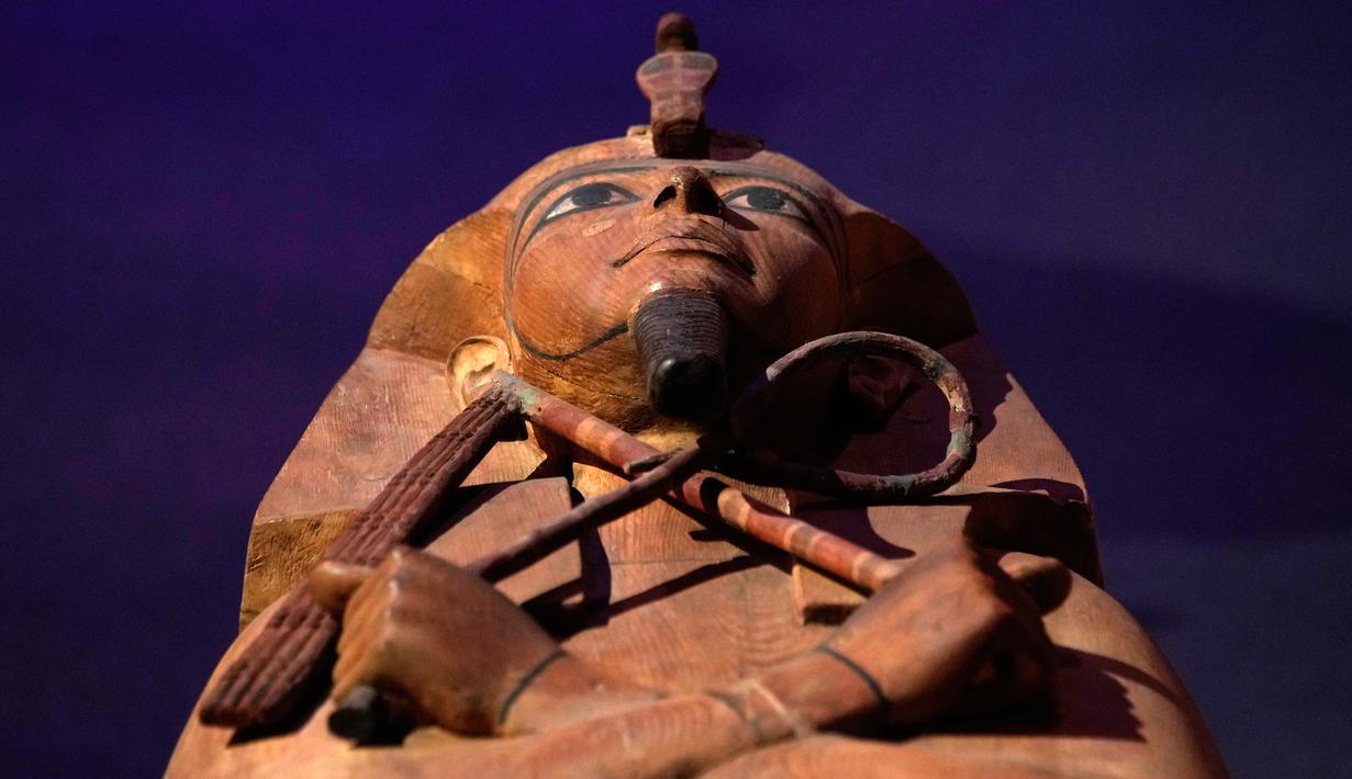 Ramses II jadi salah satu firaun paling terkenal sebagai prajurit hebat dan pembangun kuil. Dia memerintah dari 1279-1213 SM. Tempat peristirahatan terakhirnya ditemukan pada tahun 1881. (AP Photo/Christophe Ena)