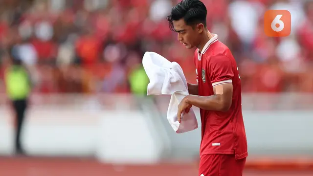 Handuk spesial untuk Pratama Arhan di Gelora Bung Karno pada Piala AFF 2022