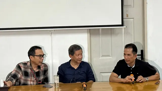 Rocky Gerung menanggapi adanya kelompok masyarakat dayak yang menganggapnya melakukan penghinaan tentang pembangunan Ibu Kota Nusantara (IKN) dan Jokowi