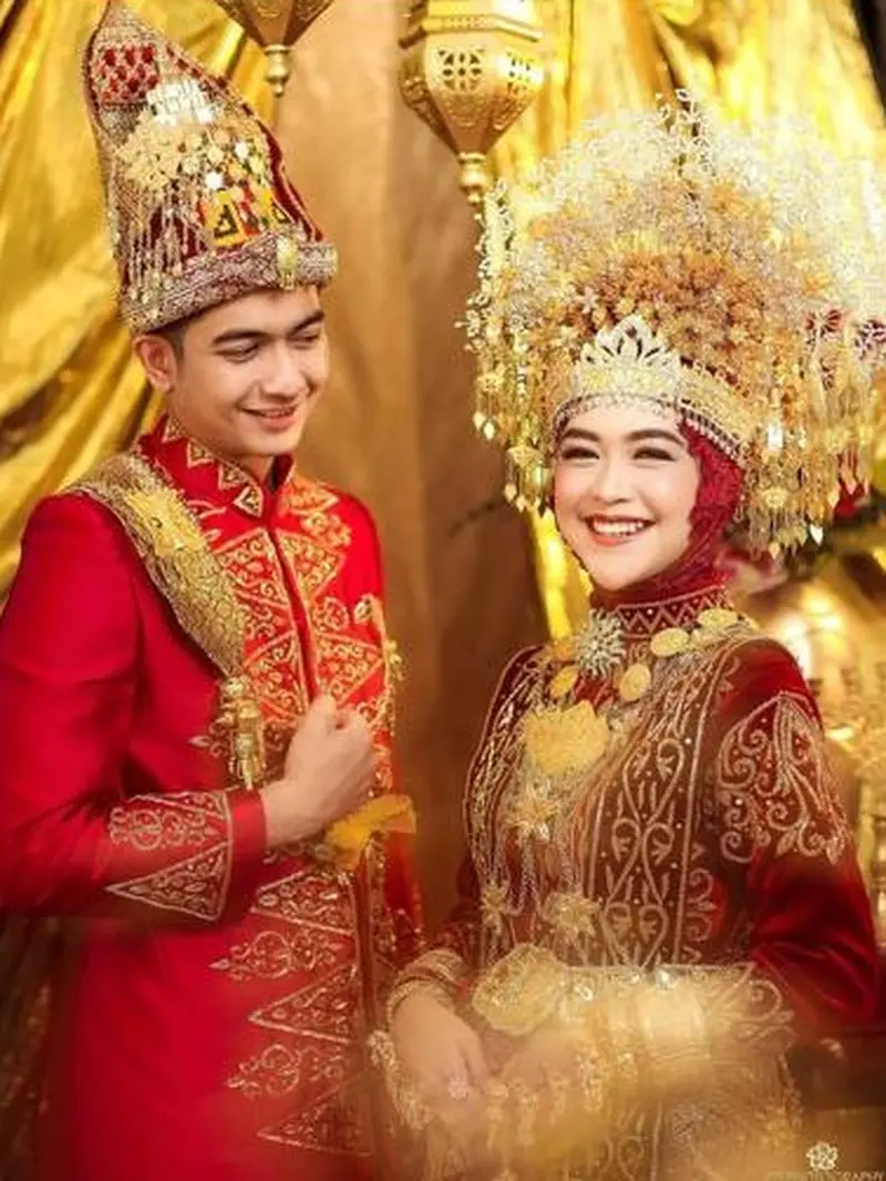 8 Gaya Ria Ricis dalam Pemotretan Prewedding Terbaru, Kental Nuansa Adat Aceh