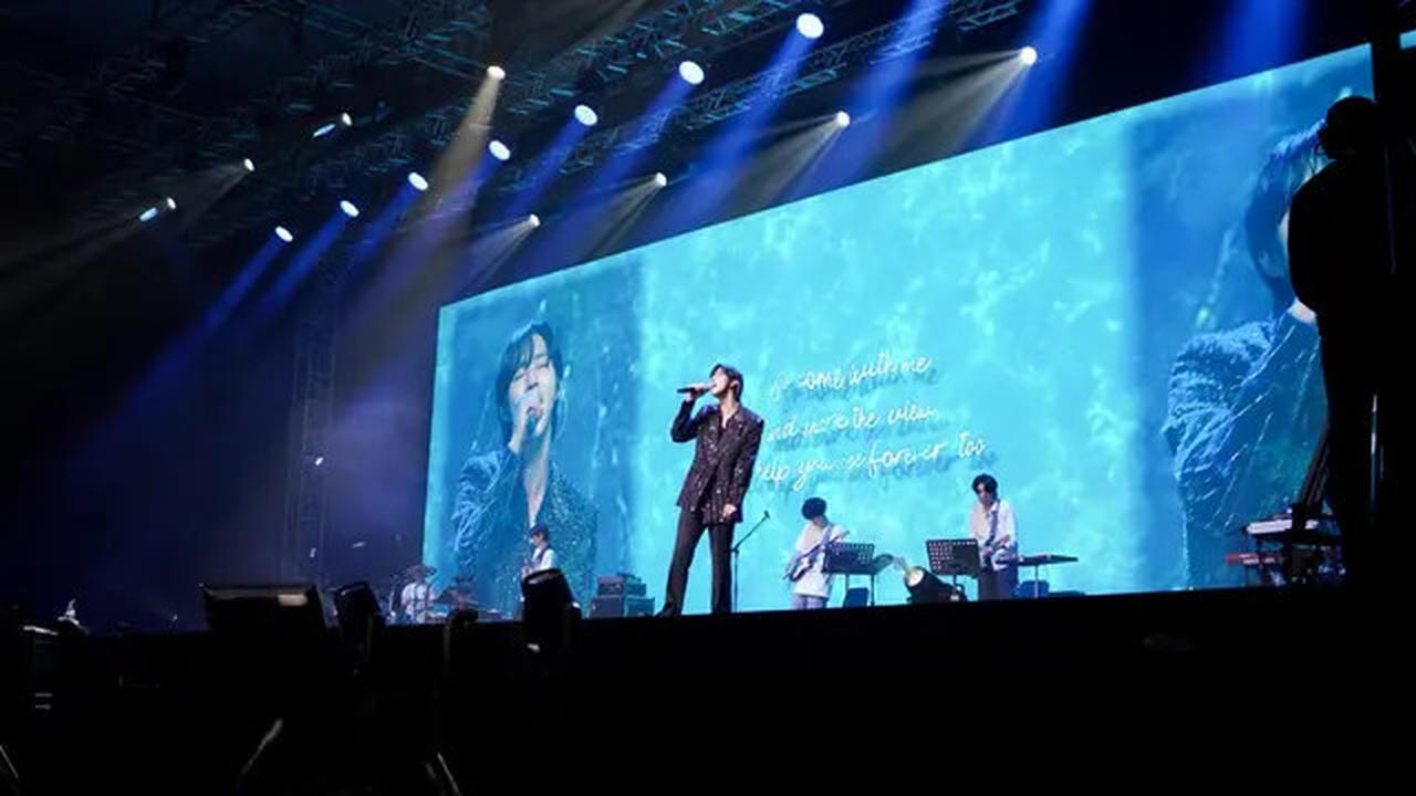 Ahn Hyo Seop Pakai Batik Dalam Fanmeeting di Jakarta, Disambut Sorak-Sorai Penggemar