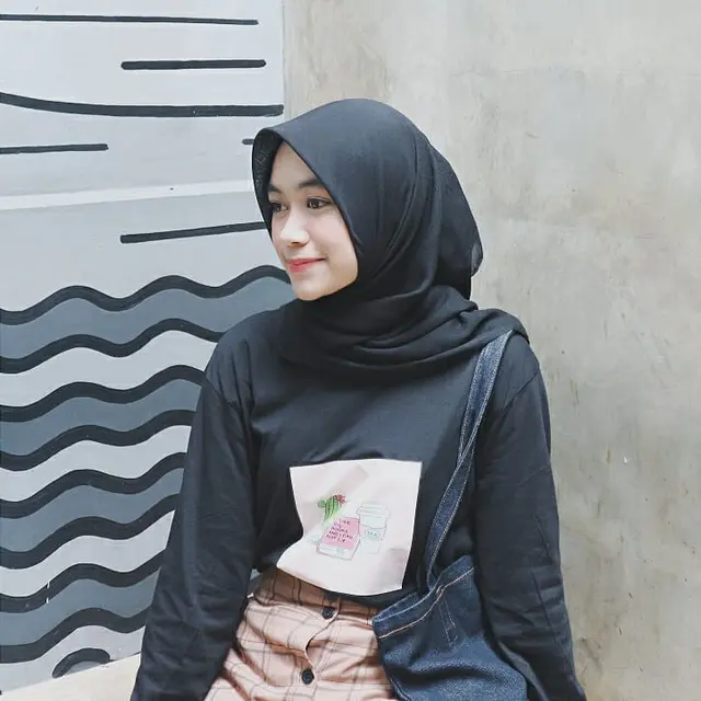 6 Potret Ulfa Rahmawati, Wanita yang Disebut Mirip Anisa Rahma