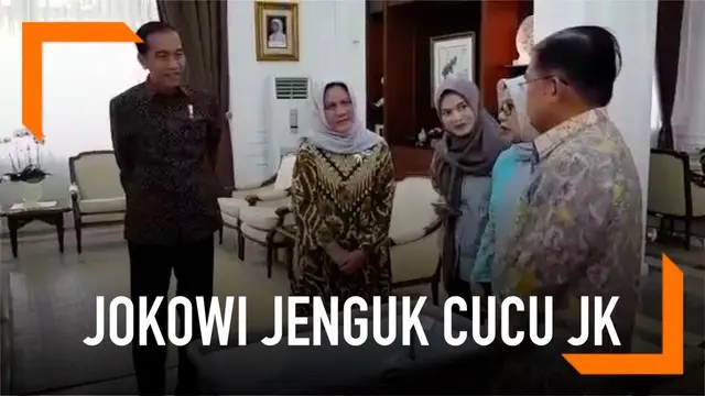 Presiden Joko Widodo menjenguk cucu ke-15 Wapres Jusuf Kalla yang baru saja lahir. Jokowi didampingi Ibu Negara saat melakukan kunjungan.