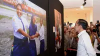 Kala Jokowi Terkesan dengan Foto Dirinya Gendong Anak Papua