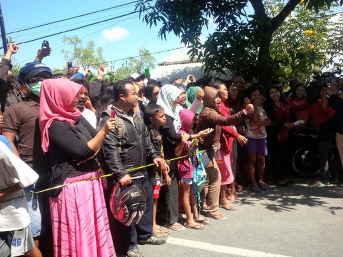 Kemarahan ratusan warga warnai rekonstruksi pembunuhan Angeline