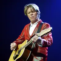 Bahkan di usia senja pun David Bowie tetap berkarya, terbukti dari lagu barunya yang berjudul ‘Lazarus’ yang memang misterius. Lagu ini memang menakutkan yang menampilkan David menghadapi kematian. (AFP/Bintang.com)