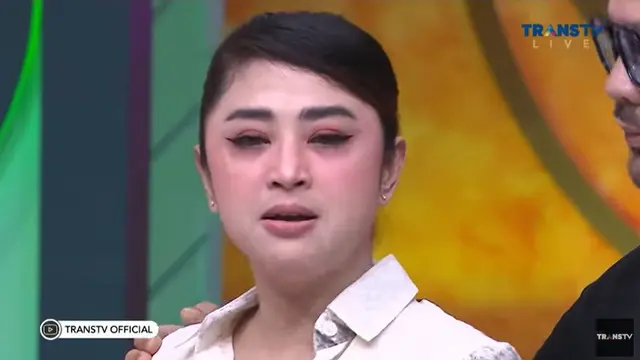 Dewi Perssik saat tampil di Pagi Pagi Ambyar