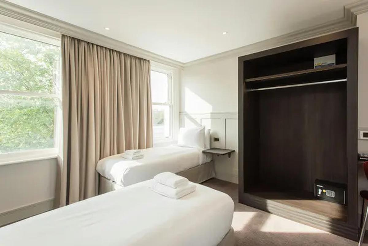 5 Model Kamar Tidur Minimalis Ukuran Kecil untuk 2 Kasur, Cocok untuk Anak Kembar