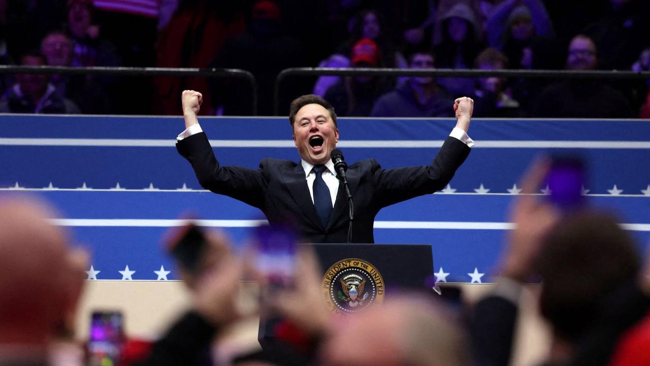 Gaya Elon Musk diduga hormat Nazi saat rayakan pelantikan Donald Trump