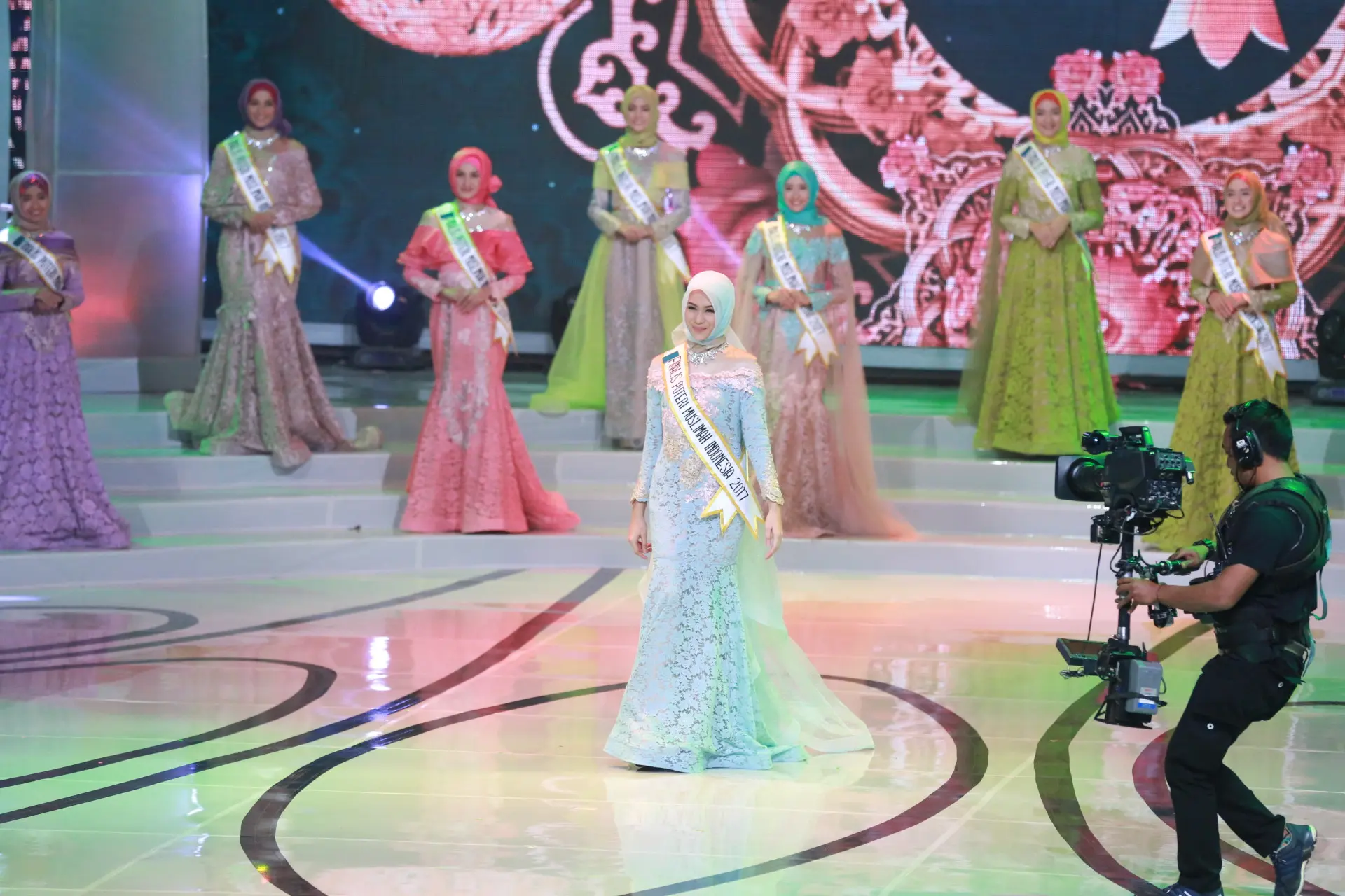 Para finalis enam besar Puteri Muslimah Indonesia 2017. (Adrian Putra/Bintang.com)