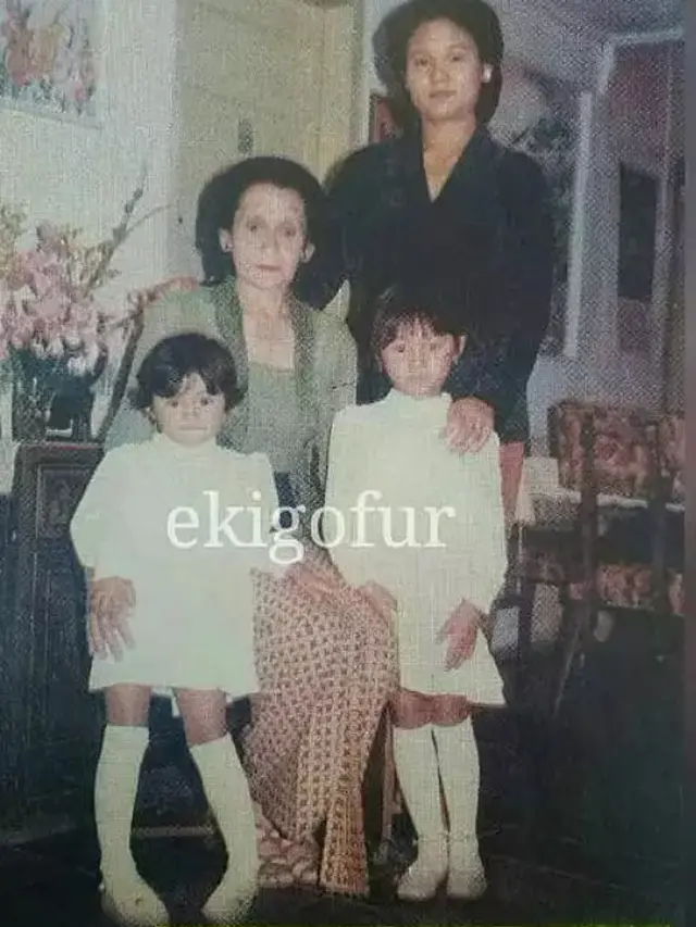 Potret lawas artis bersama keluarga, Krisdayanti (Instagram/ekigoifur)