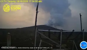 Anak Krakatau Meletus 8 Kali, Kolom Abu Capai 500 Meter