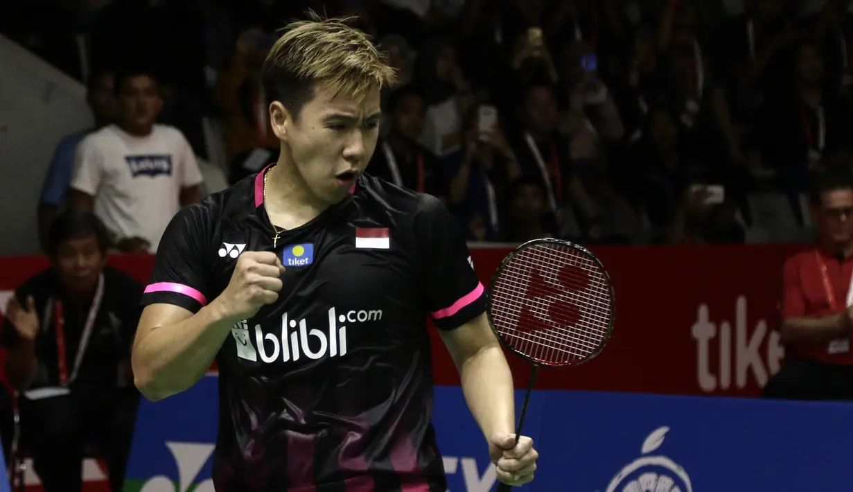 Ganda putra Indonesia, Kevin Sanjaya Sukamuljo/Marcus Fernaldi Gideon, saat menghadapi ganda Malaysia, Aaron Chia/Soh Wooi Yik, pada laga Indonesia Masters 2020 di Istora Senayan, Jakarta, Sabtu (18/1). Kevin/Marcus menang dua gim dengan skor 21-19 dan 21-19. (Bola.com/Yoppy Renato)