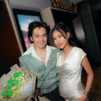 Intip pesona Shenina Cinnamon hadiri premiere film Para Perasuk untuk support Angga Yunanda (@angga)