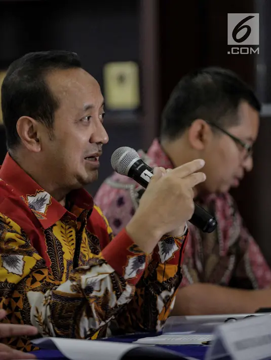 Komite BPH Migas Jugi Prajogjo memberi keterangan terkait penetapan harga jual gas bumi melalui pipa jaringan gas, Jakarta, Selasa (5/3). Harga jual gas di tujuh kabupaten/kota pada jaringan gas lebih murah dari LPG 3 Kg. (Liputan6.com/FaizalFanani)
