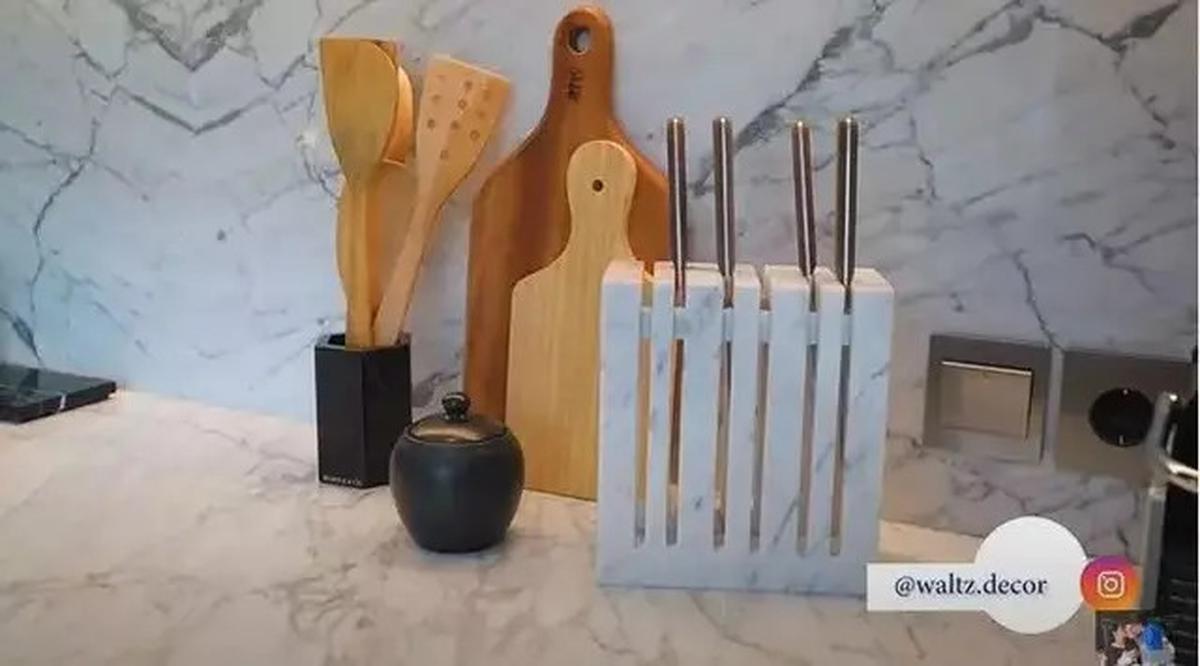 Intip Potret Dapur Mewah Milik Titi Kamal dan Christian Sugiono yang Punya Model Elegan