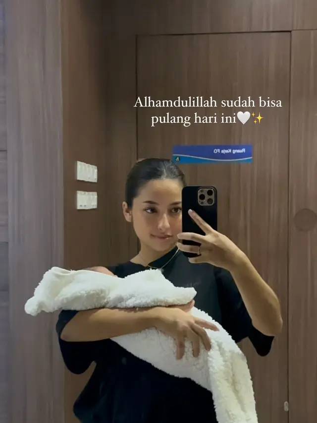 Tampilan Wajah Glowing Jennifer Coppen dengan Bareface Setelah Melahirkan yang Tuai Pujian