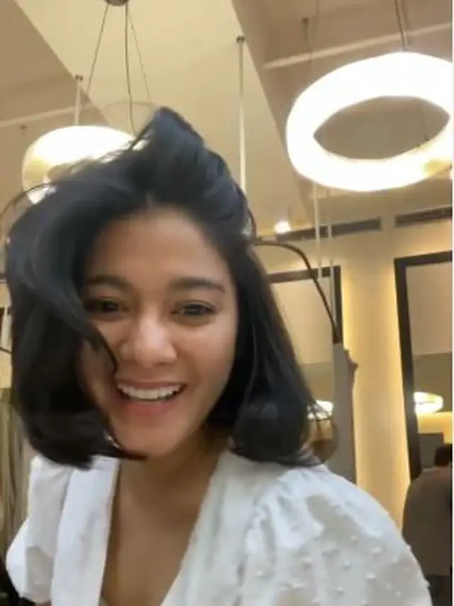 6 Potret Terbaru Naysila Mirdad dengan Gaya Rambut Pendek, Curi Perhatian