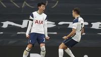 Striker Tottenham Hotspur Son Heung-min merayakan golnya ke gawang Manchester United atau MU pada laga Liga Inggris di Tottenham Hotspur Stadium, Minggu (11/4/2021). (Matthew Childs/Pool via AP)