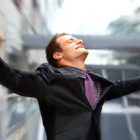 Banyak mitos yang beredar tentang bagaimana menjadi kaya dan sukses.