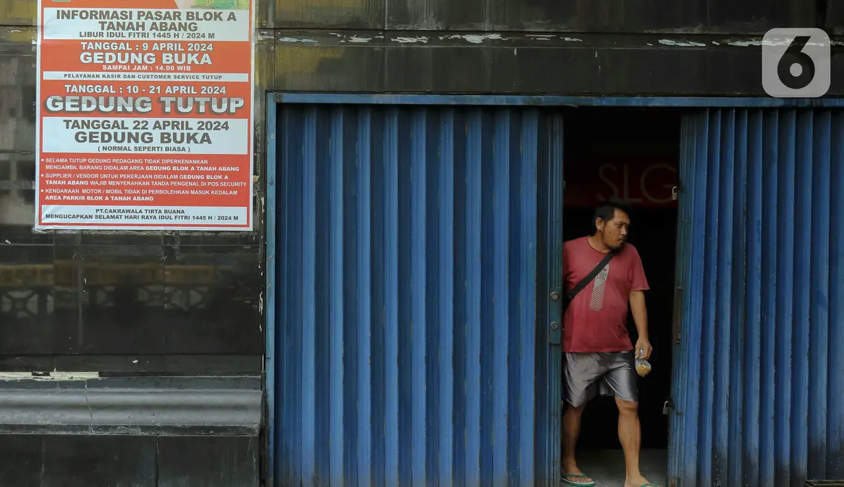Saat libur Lebaran, suasana sunyi menyelimuti Pasar Tanah Abang Blok A. (Liputan6.com/Herman Zakharia)