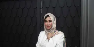 Beberapa bulan belakangan ini, Raffi Ahmad dikabarkan menjalin hubungan khusus dengan penyanyi dangdut Ayu Ting Ting. Bahkan dikabarkan telah menikah siri. Lantas seperti apa menurut Mama Amy. (Nurwahyunan/Bintang.com)