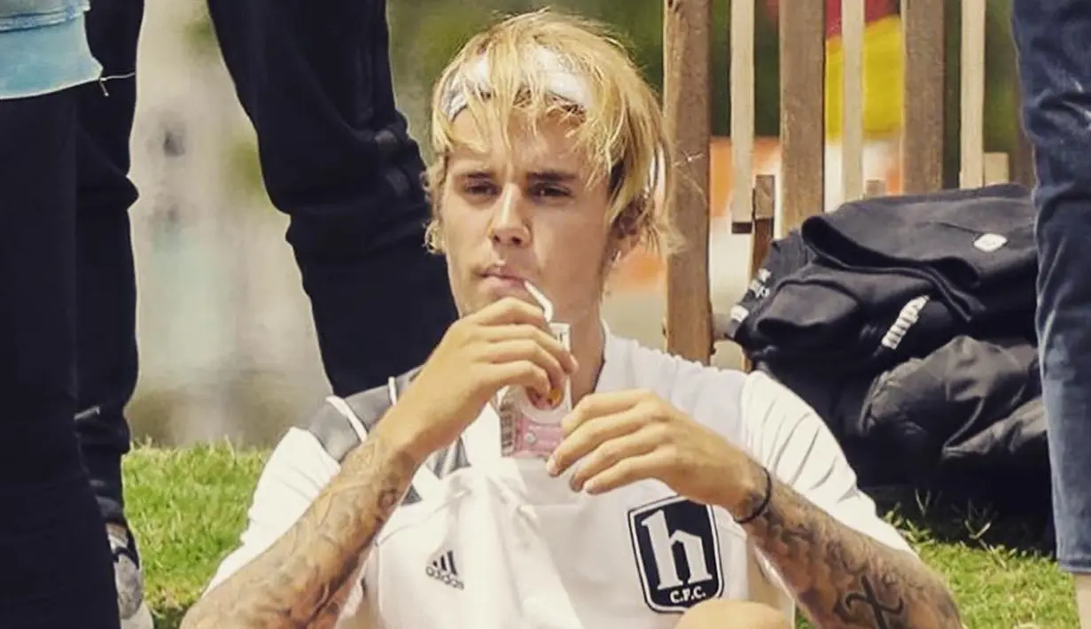 Bahkan dirinya ingin memanjangkan rambut hingga kaki. (instagram/justinbieber)