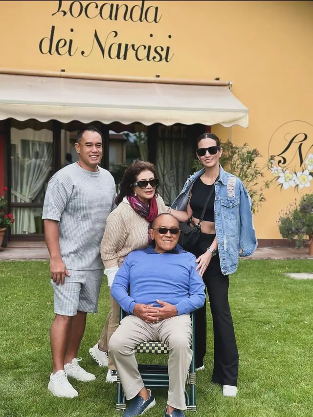 Nia Ramadhani dan Aburizal Bakrie