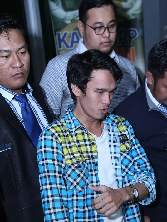 Senin kemarin, dikawasan Menteng Jakarta Pusat, Indra Bekti membantah semua tuduhan dari lalu gigih. (Nurwahyunan/Bintang.com) 