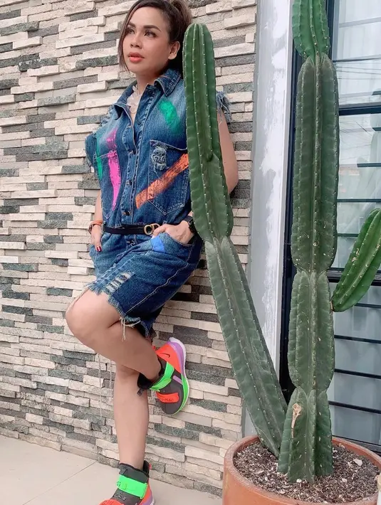 Melaney pun tentu tidak akan pernah melupakan saat dirinya terpapar Covid-19. Ia kembali mengunggah foto lama, tepatnya saat ia dinyatakan sembuh dari virus tersebut. (Instagram/melaney_ricardo)