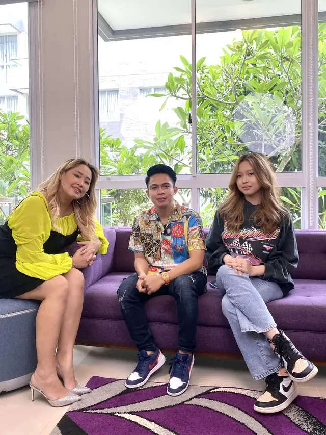 Dituding Tak Membela Anak, Ini 6 Potret Pinkan Mambo dan Michelle Ashley