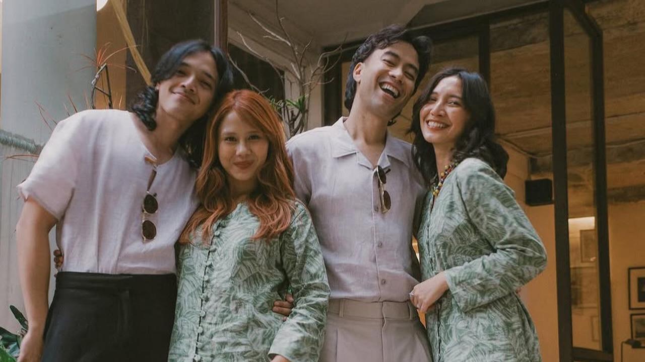 Potret Kompak Pasangan Vidi Aldiano-Sheila Dara dan Nadin Amizah-Faishal Tanjung Pakai Baju Lebaran Serasi yang Kece Badai