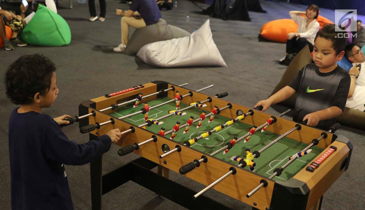 Peserta mengikuti kegiatan dalam rangkaian acara Hipmi Jaya Karnaval di Jakarta, Minggu (16/12). Badan Pengurus Cabang (BPC) Hipmi Jaya Se-Jakarta mengikuti acara Karnaval sebagai ajang silaturahmi secara kekeluargaan. (Liputan6.com/Immanuel Antonius)