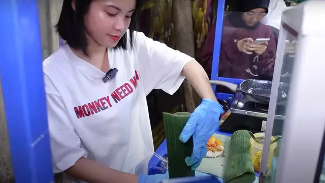 Melati Sesilia Eks JKT48 Jualan Nasi Bakar