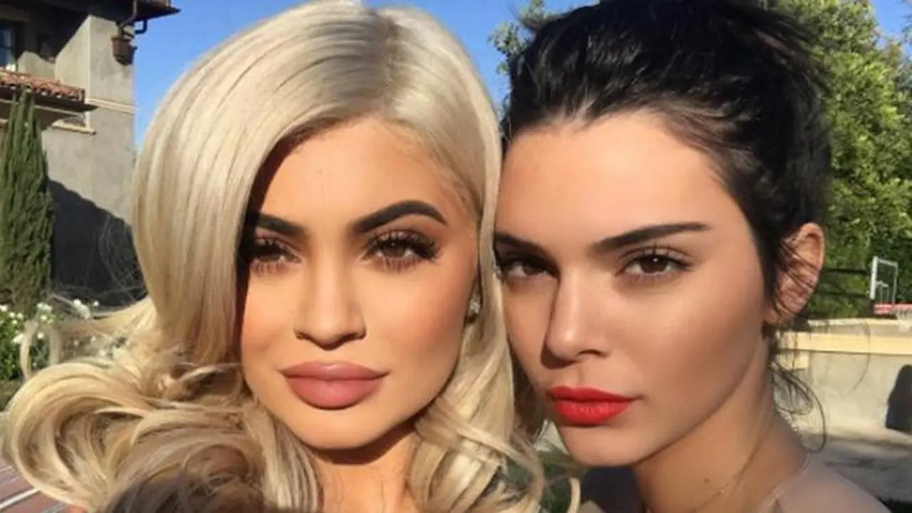 Dicela, Kendall dan Kylie Jenner Menarik Peredaran T-Shirt