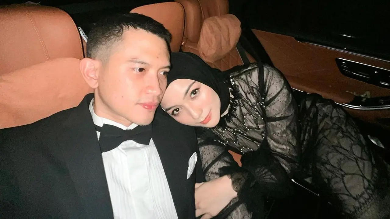 Inspirasi Outfit Couple Ala Citra Kirana dan Rezky Aditya
