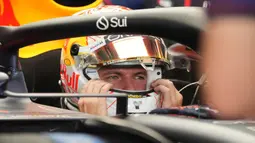 Pembalap Red Bull Max Verstappen bersiap melakukan latihan kedua menjelang Grand Prix Formula Satu Jepang di Sirkuit Suzuka, Jepang, Jumat, 22 September 2023. (AP Photo/Toru Hanai)