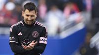 Ekspresi kecewa pemain Inter Miami, Lionel Messi setelah gagal mencetak gol ke gawang FC Dallas pada laga lanjutan MLS (Major League Soccer) 2024 di Cotton Bowl, Dallas, Texas, 22 Januari 2024. (AFP/Getty Images/Carmen Mandato)