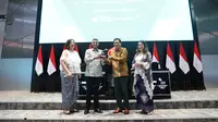 Pencatatan perdana saham PT Era Digital Media Tbk (AWAN) atau EDM, Selasa (18/4/2023). (Foto: BEI)