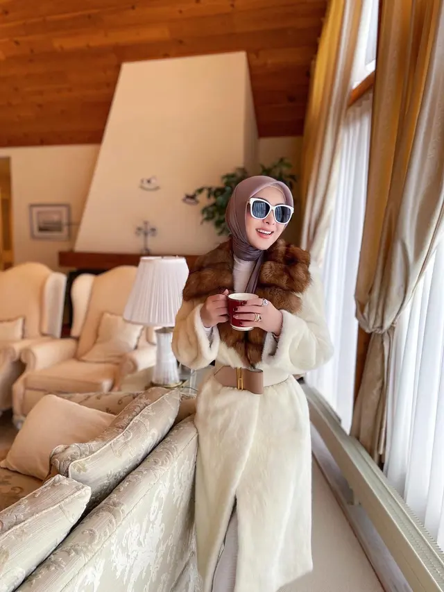 10 Potret OOTD Pakai Coat Winter ala Artis, Gisella Anastasia dari Anya Geraldine