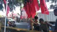 Baliho Ganjar - Mahfud Md dan Bendera PDIP di Bali  Dicopot Jelang Kunjungan Jokowi