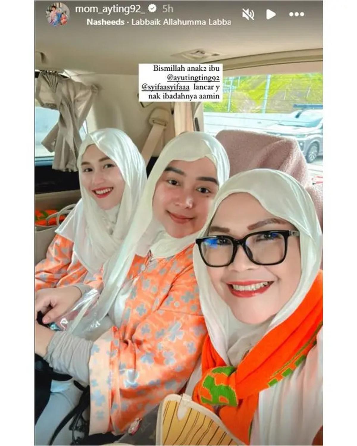 6 Potret Ayu Ting Ting dan Bilqis Berangkat Umrah, Akhir Tahun Bareng Keluarga